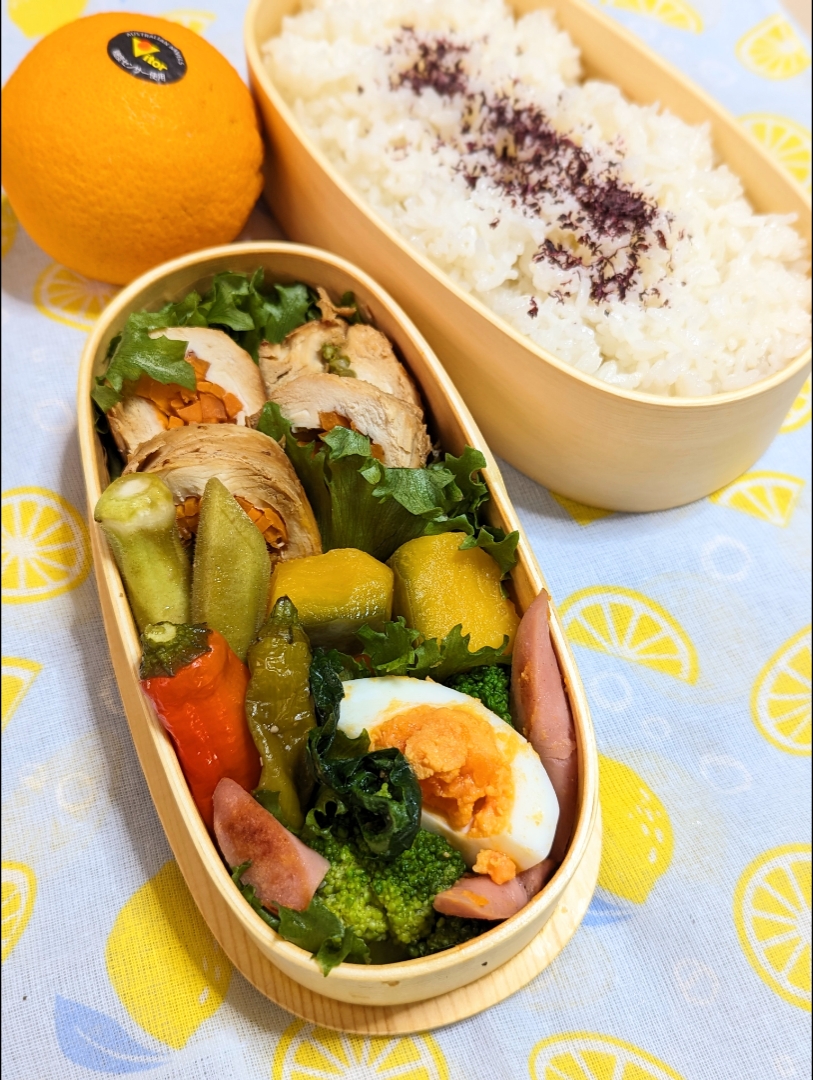 本日のお弁当〜野菜の鶏肉くるくる巻弁当〜